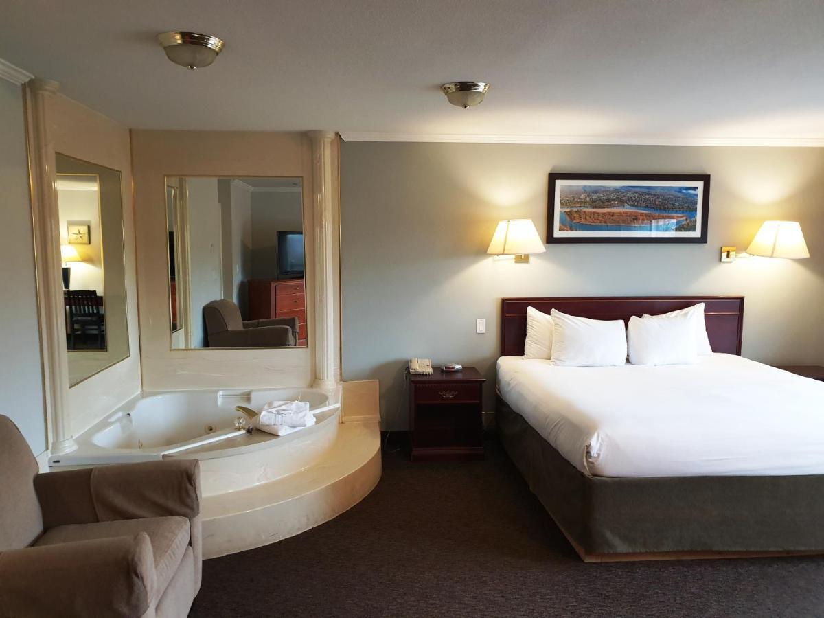 Riverland Inn & Suites Kamloops Exteriör bild