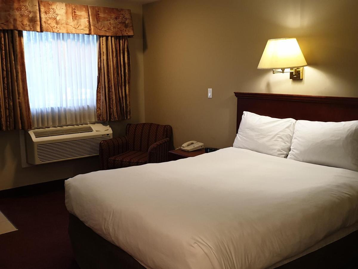 Riverland Inn & Suites Kamloops Exteriör bild