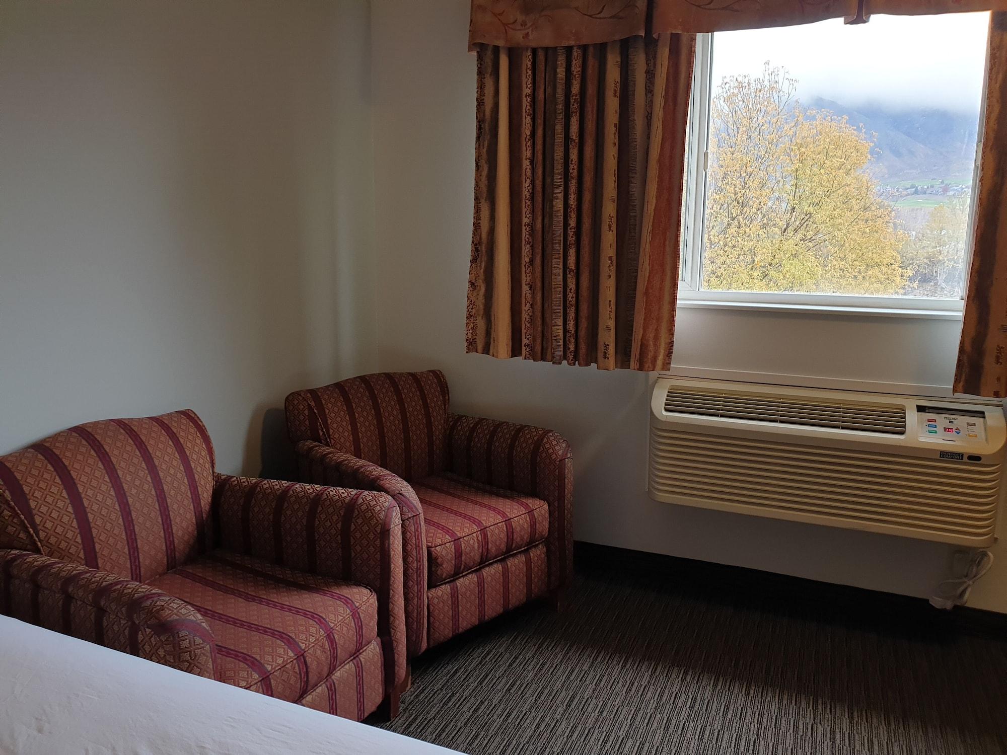 Riverland Inn & Suites Kamloops Exteriör bild
