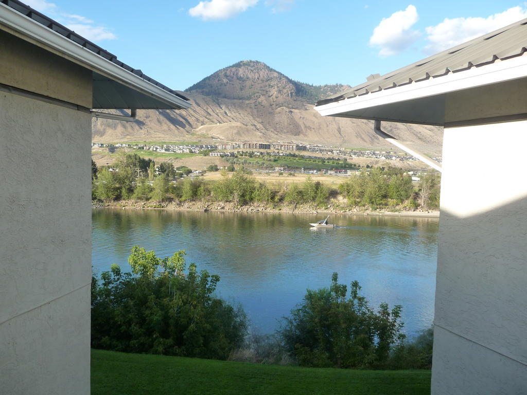 Riverland Inn & Suites Kamloops Exteriör bild